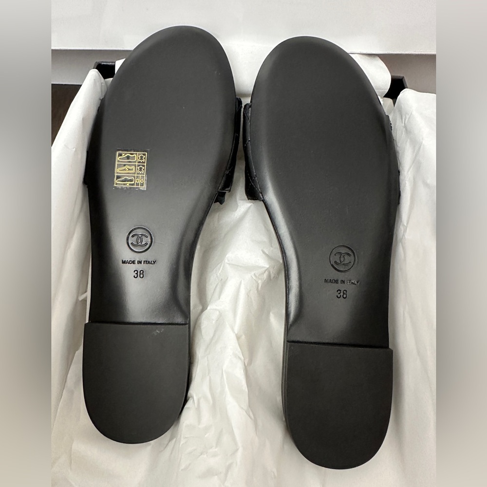 2023 CHANEL GOLD CHAIN CC LOGO BLACK LEATHER FLAT SHOES SLIDES MULES 38 - Picture 14 of 16